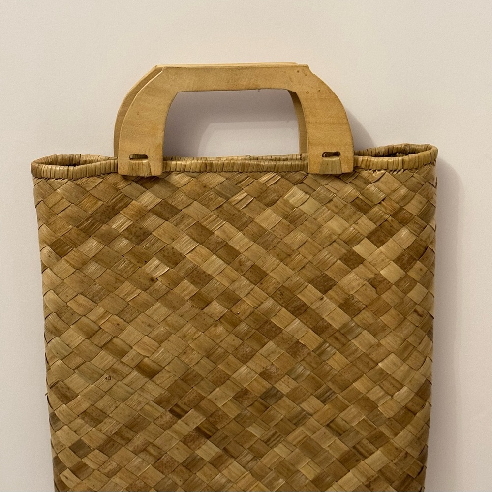 Handwoven Rectangular Deep Tropical Purse Bag with Wooden Handles 15”x13” - Picture 6 of 13